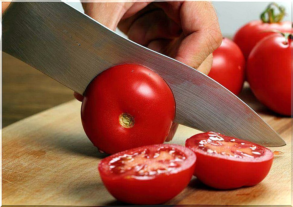 cut tomatoes