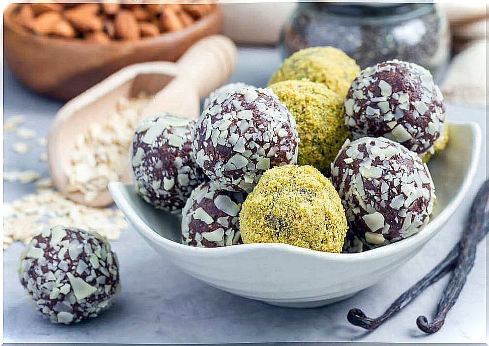 Oat bonbons, chocolate, coconut and dulce de leche