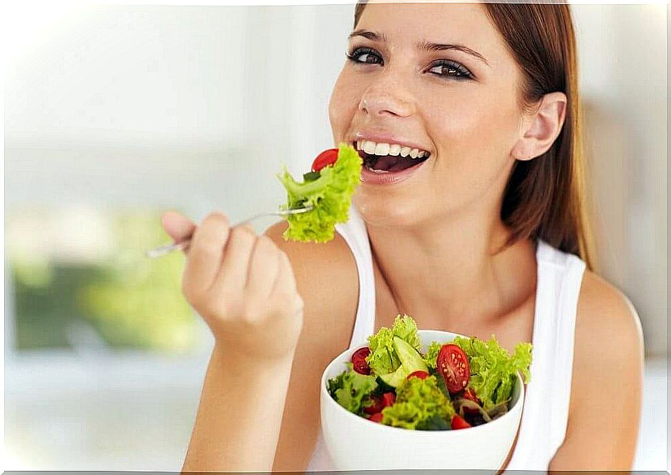 woman eating salad