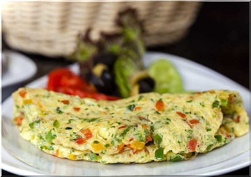 green juice and omelet