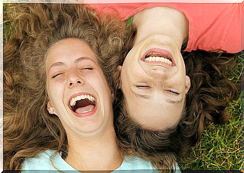 girls-laughing