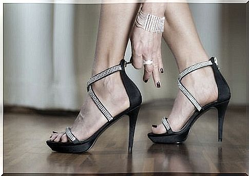 High-heeled shoes