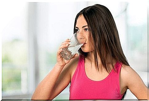 Drinking more water helps to prevent stretch marks on the breasts