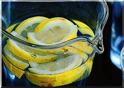 Lemon mixture to drink more flavored water