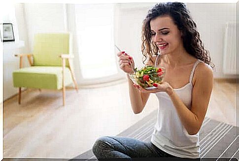 woman eating salad