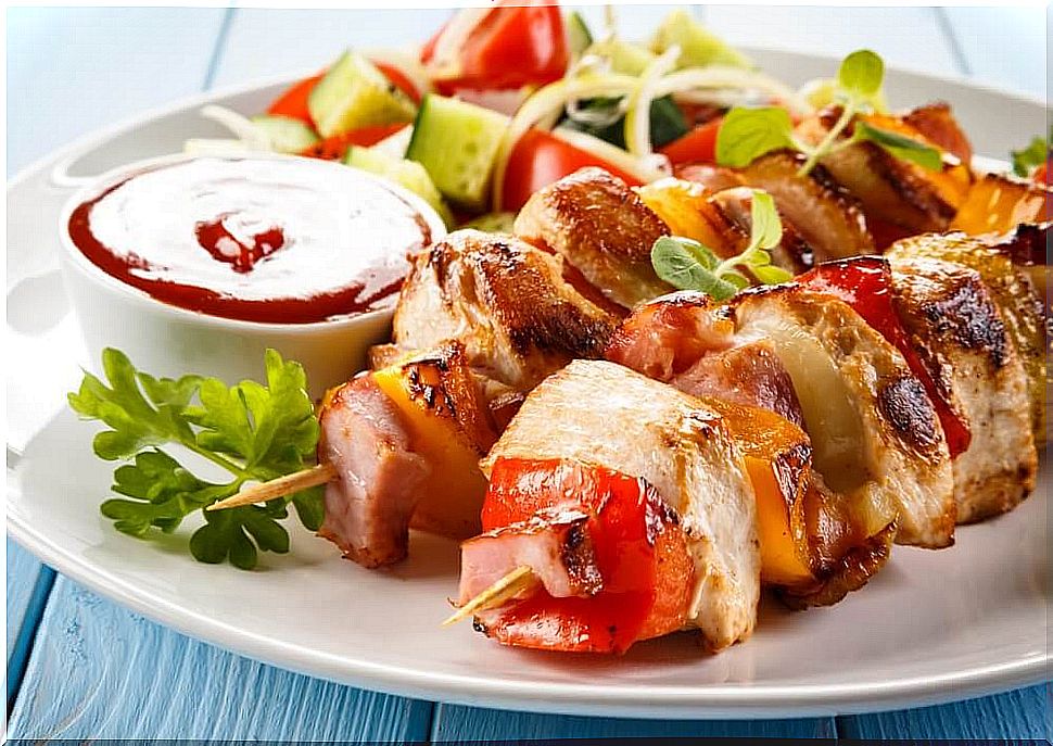 Chicken skewers with vegetables