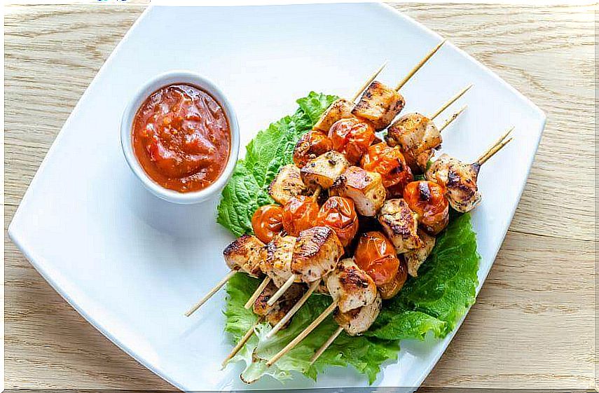 Chicken skewers with sauce