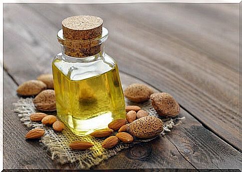 Almond oil to increase eyelash volume