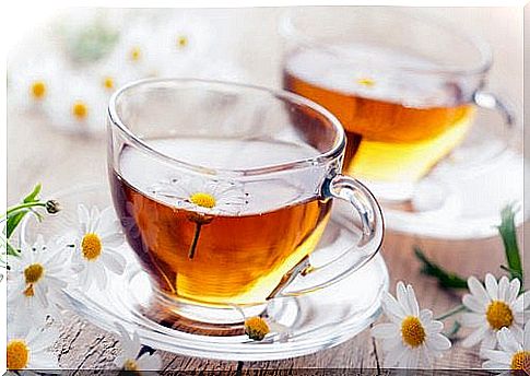 Chamomile infusion to increase eyelash length and volume