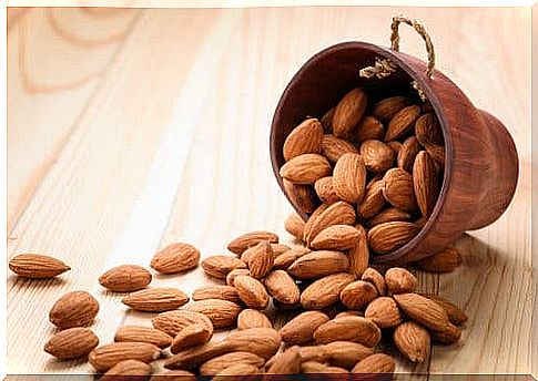 raw almonds