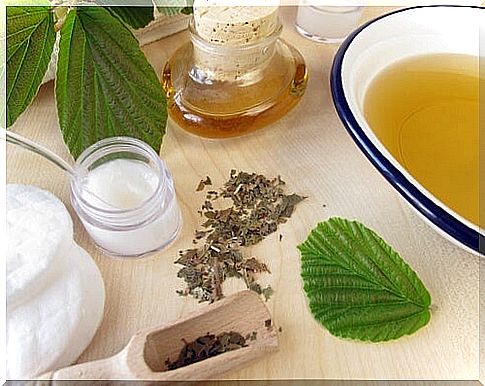 how-to-make-a-herbal-astringent-for-oily-skin