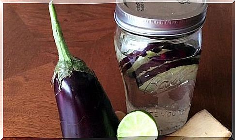 How to prepare eggplant and lemon water to lose weight?