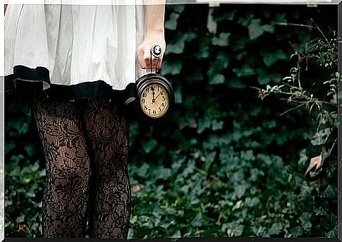 girl with clock