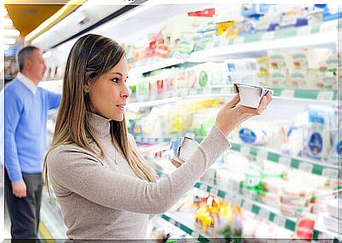 Woman choosing unsweetened yogurt