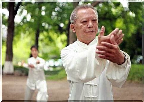 people doing tai chi