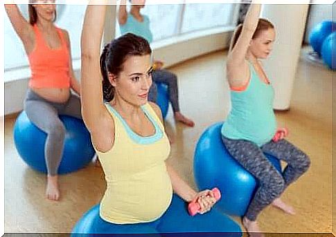 Stretches in pregnancy: back, hips and legs