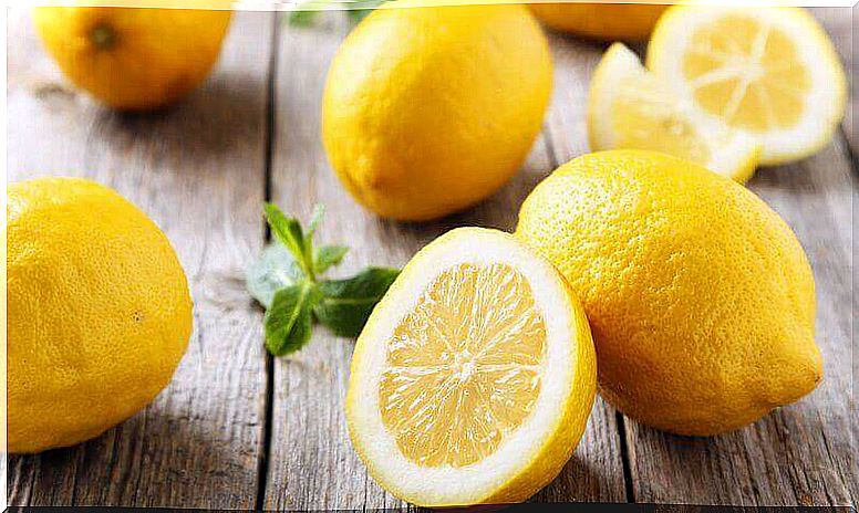 Lemon to detoxify the body