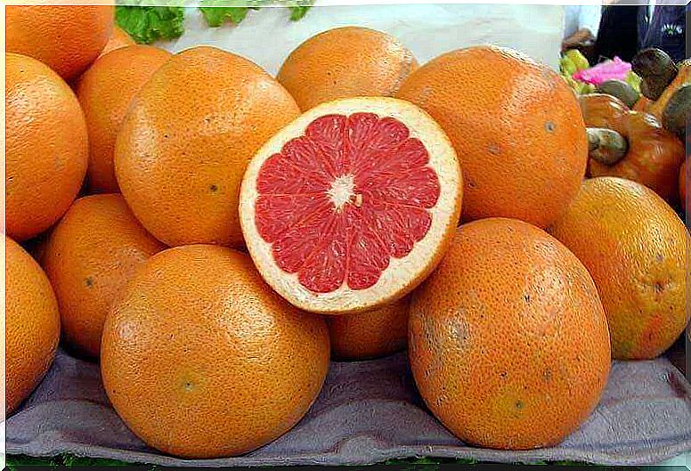 sliced ​​grapefruit