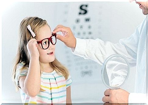 girl wearing glasses