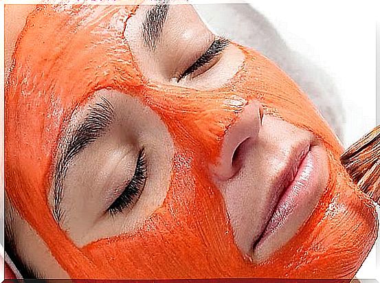 Carrot mask to exfoliate the skin